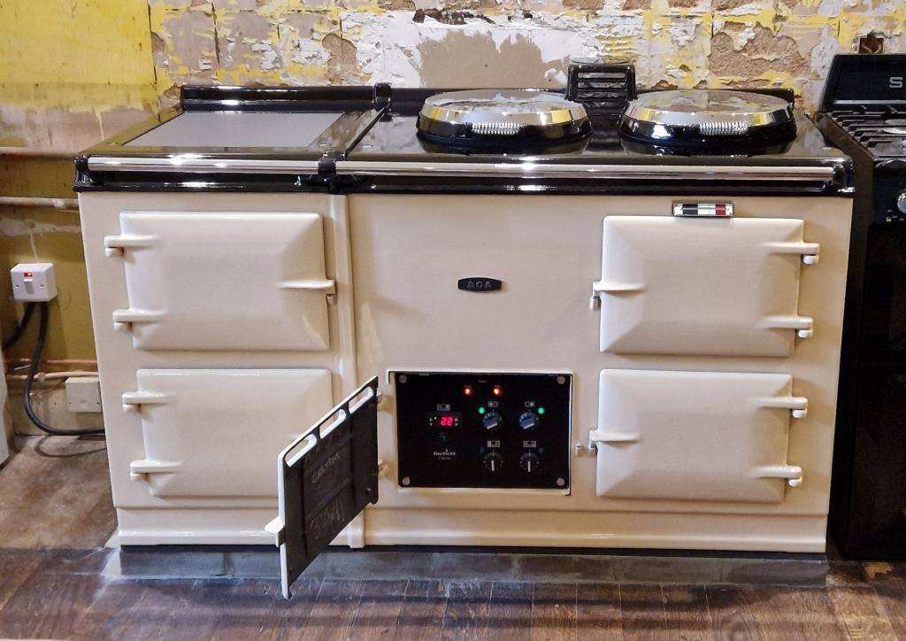 <p>Cream 4 Oven Aga Cooker Installed near Salisbury.</p><p>Electric</p>